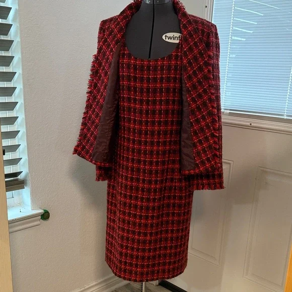 Kasper Red and Black Textured Dress with Matching Jacket - Picture 3 of 5